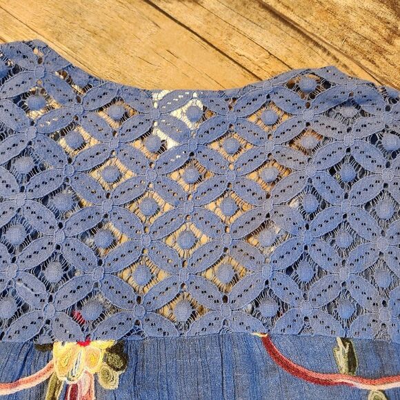 🔺️Anthropologie Fig & Flower Blue Embroider Floral Button Front Top Size 1X - Picture 3 of 11